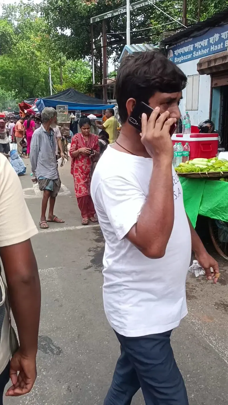 Gallif Street Pet Market in East Kolkata Township, Kolkata