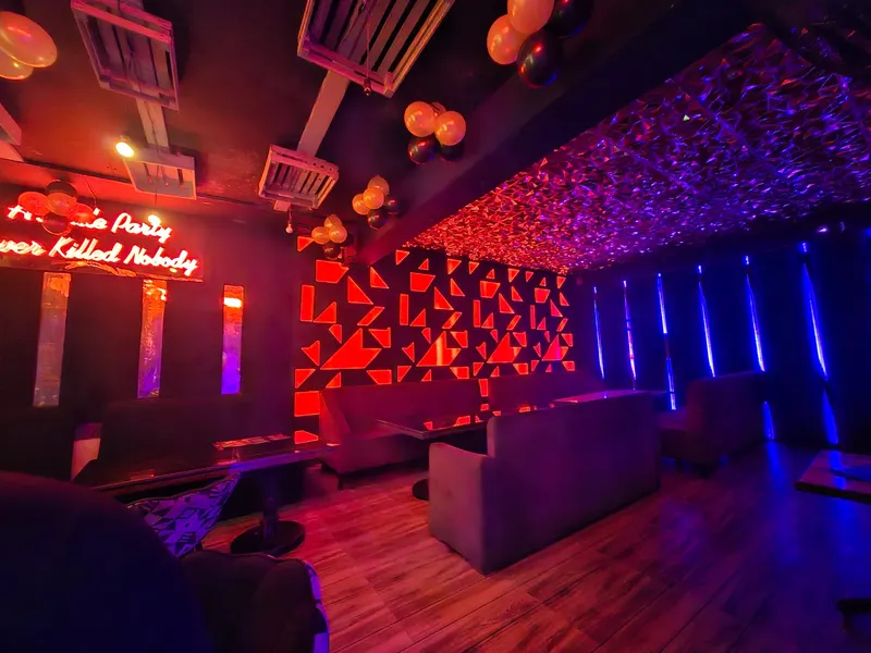The Heaven Box- Night Club, Hauz Khas Village