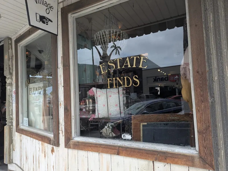 Vignettes-Antiques & Collectibles