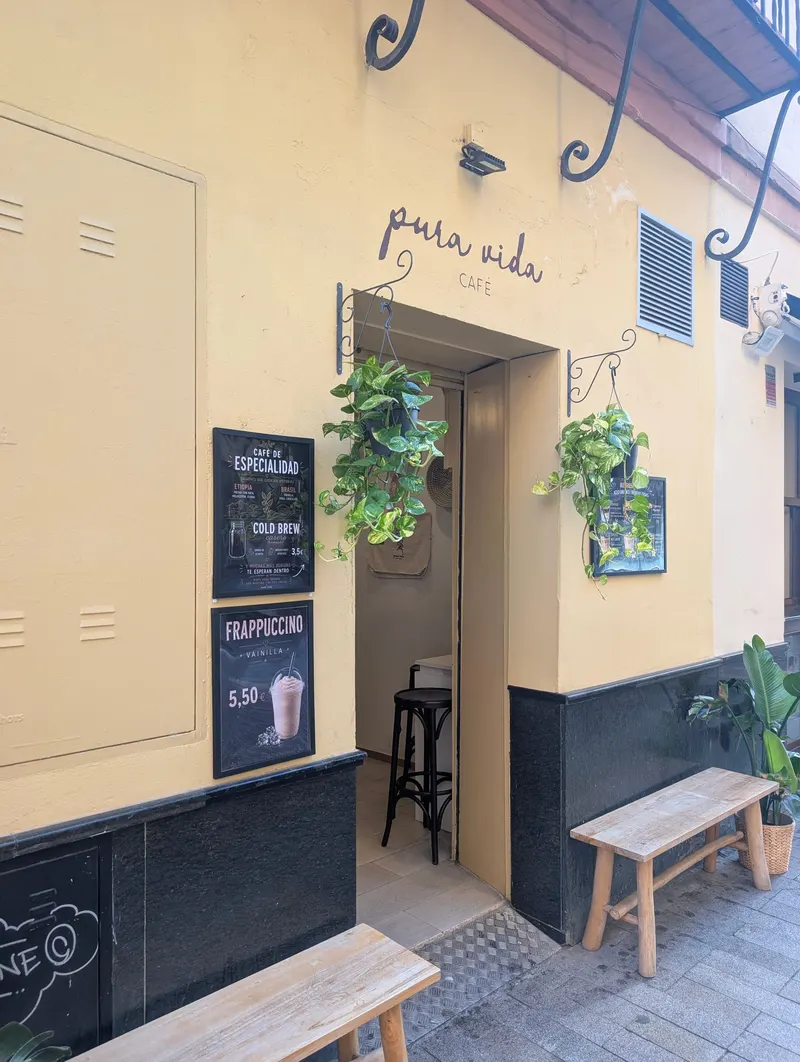Pura Vida Café in Alfalfa, Seville