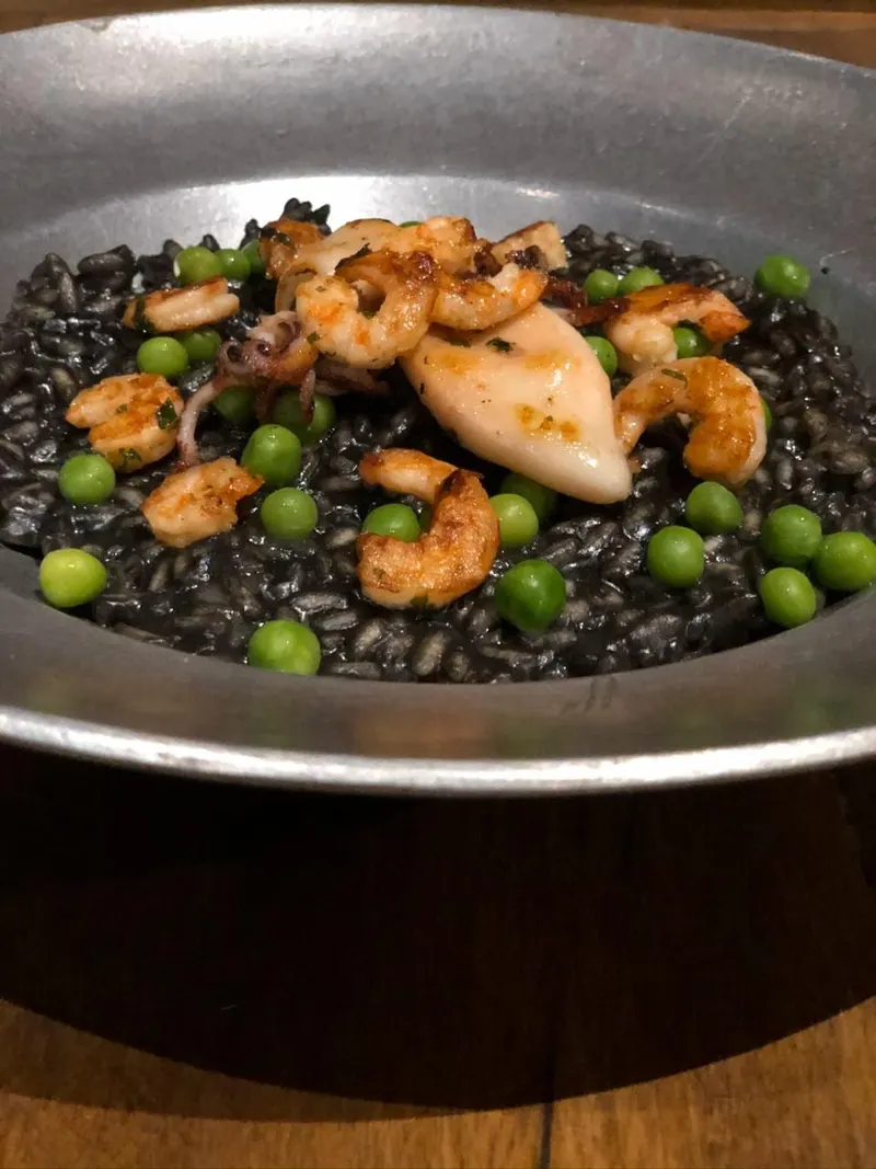 ROSÉ Restaurant Bar