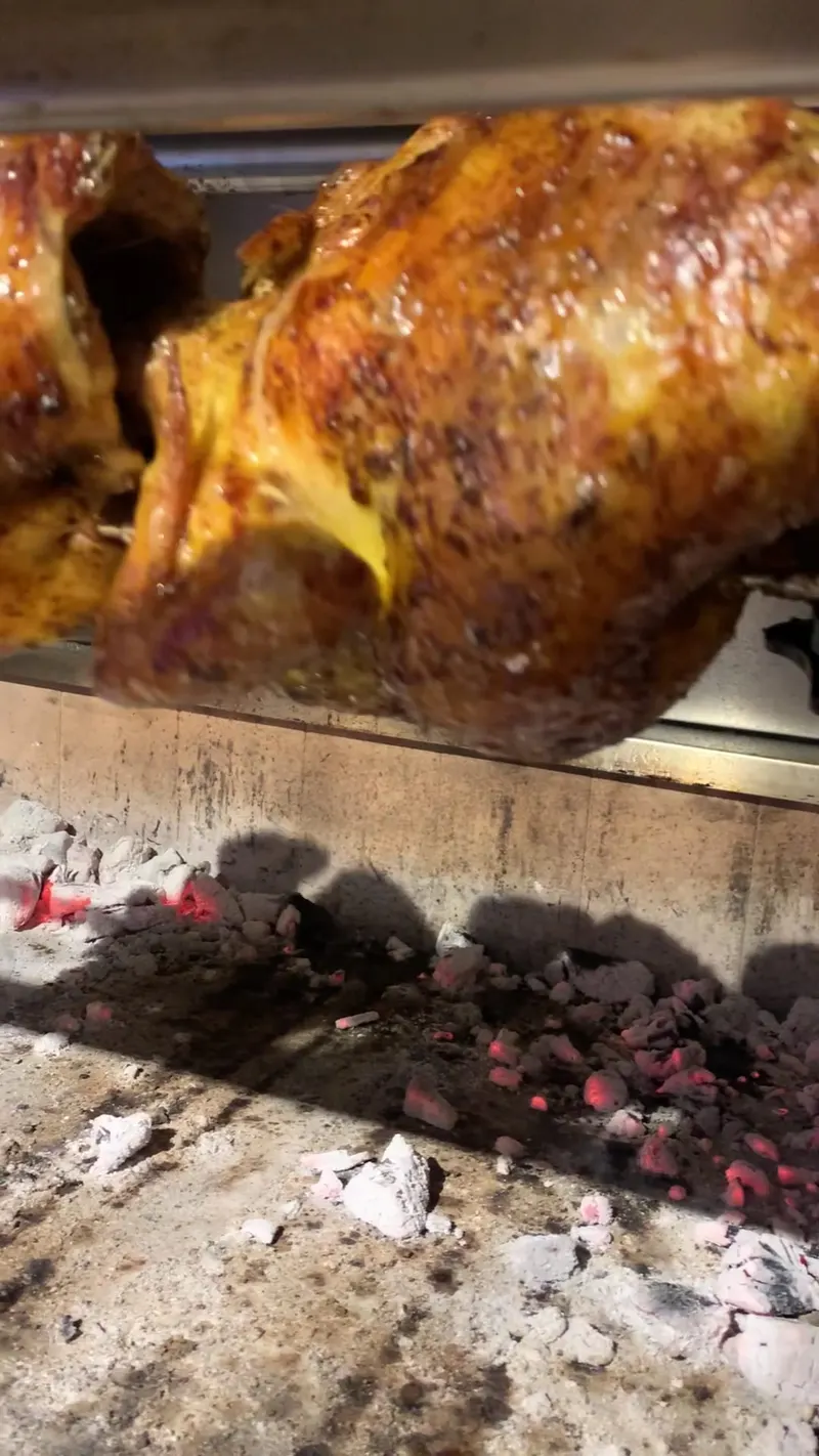 HUMO Goya Pollos a la Brasa by Jhosef Arias