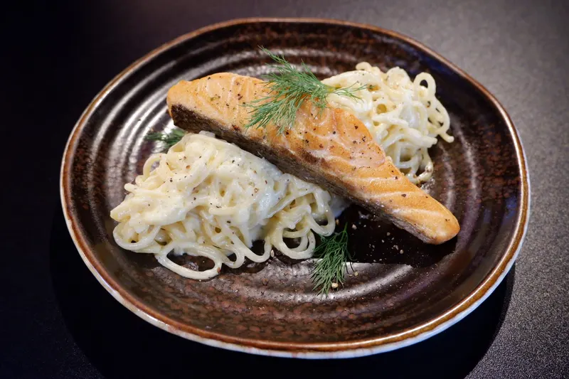 Snobbish Restaurant & Bar