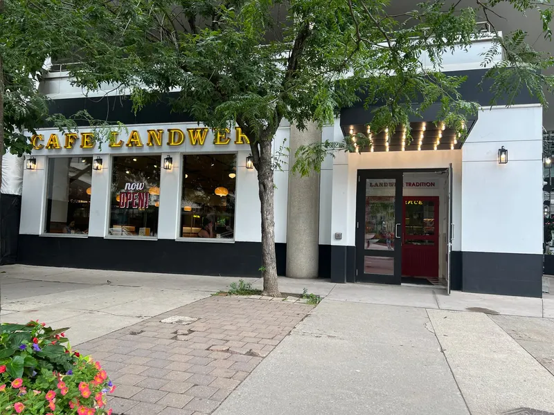 Cafe Landwer Front