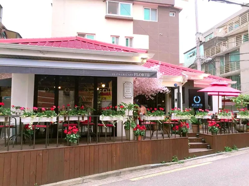 Lovin' Her Flower Cafe & Bar