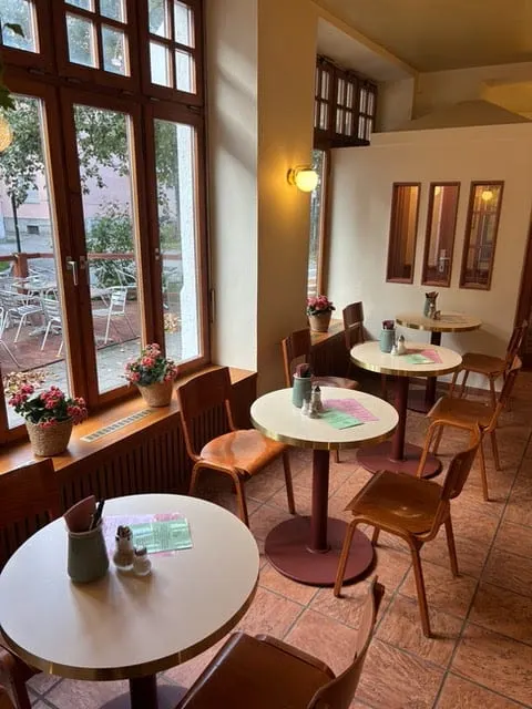 OM NOM NOM CAFÉ