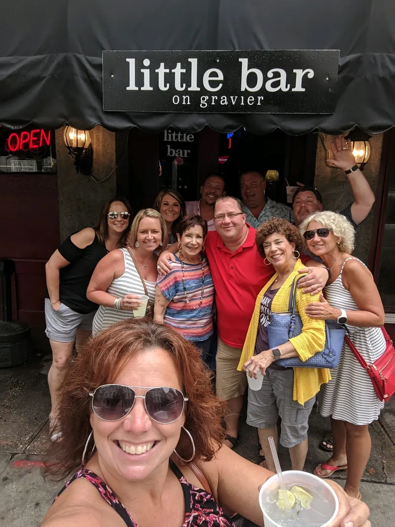 little bar on gravier