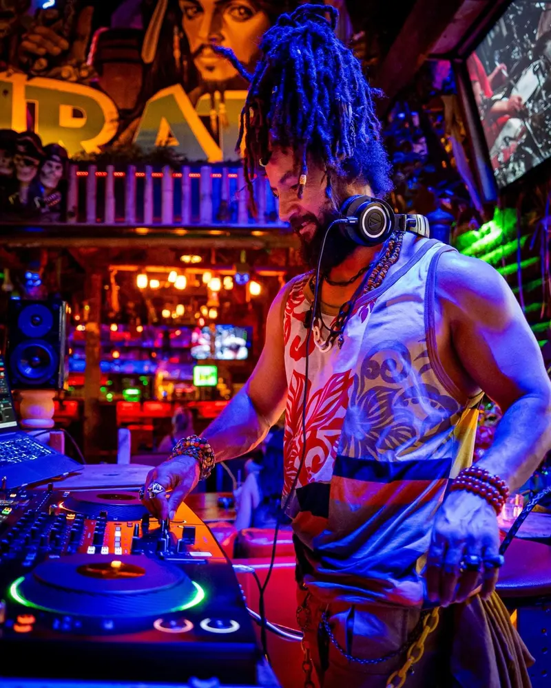 Captain Pirate Restaurant Bar