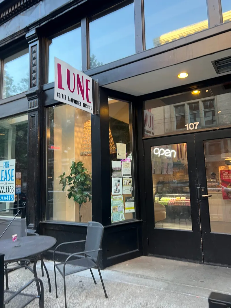Lune Cafe