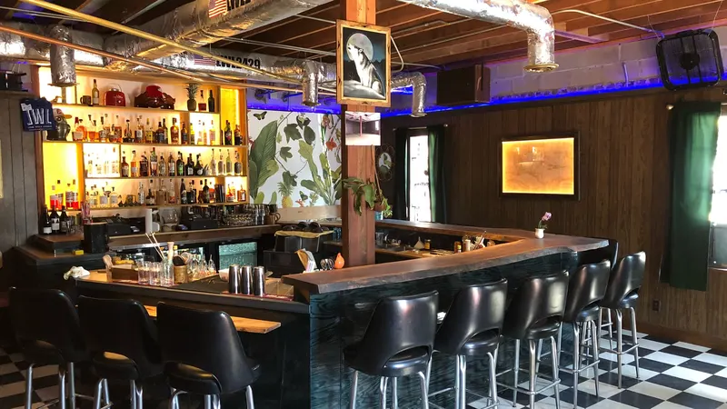 Lone Wolf Lounge in Thomas Square, Savannah