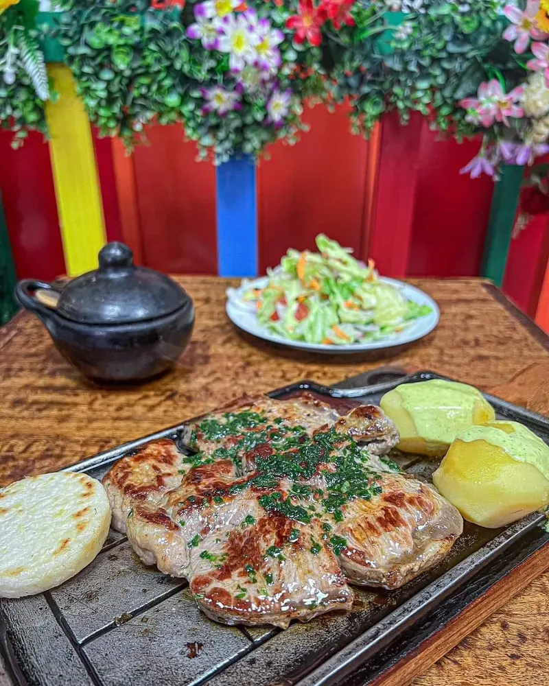 Quiubo Paisas restaurante colombiano.