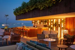 Isabel Lounge