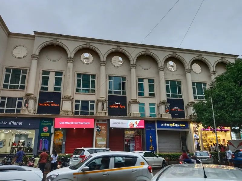 Hiranandani Market in Powai, Mumbai