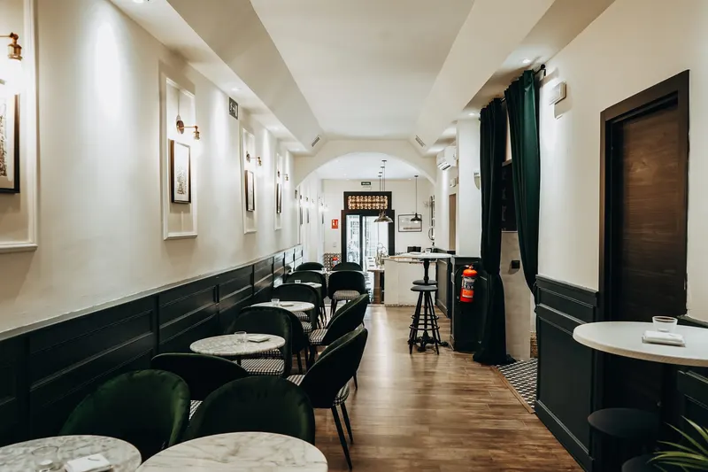 Momus Bar