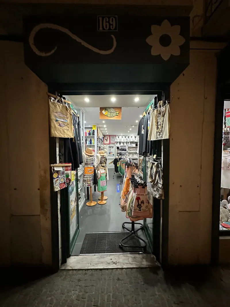 Alfama Shop - O Passeio da D. Sardinha e do Sr. Bacalhau in São Vicente, Lisbon