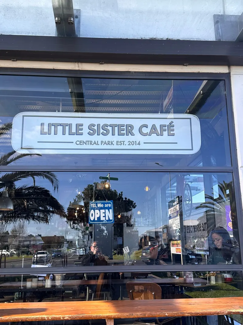 Little Sister Café in Henderson, Auckland