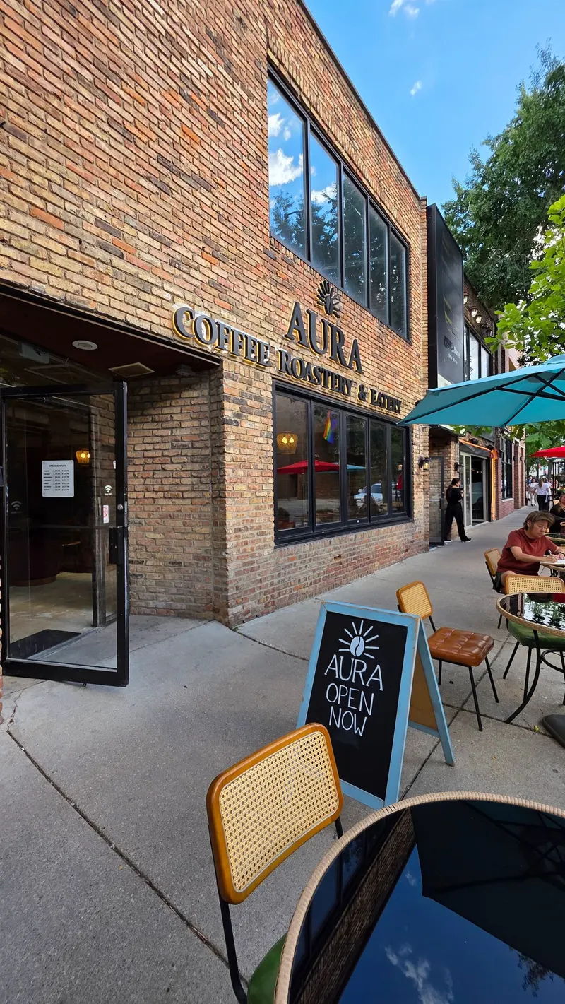 Aura Coffee & Roastery in Lake View East, Chicago