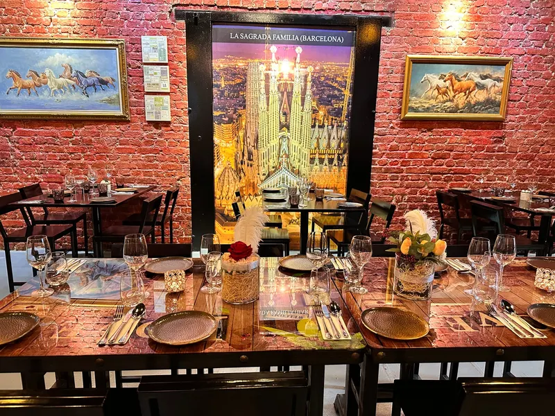 EL CERO TAPAS Y VINOS