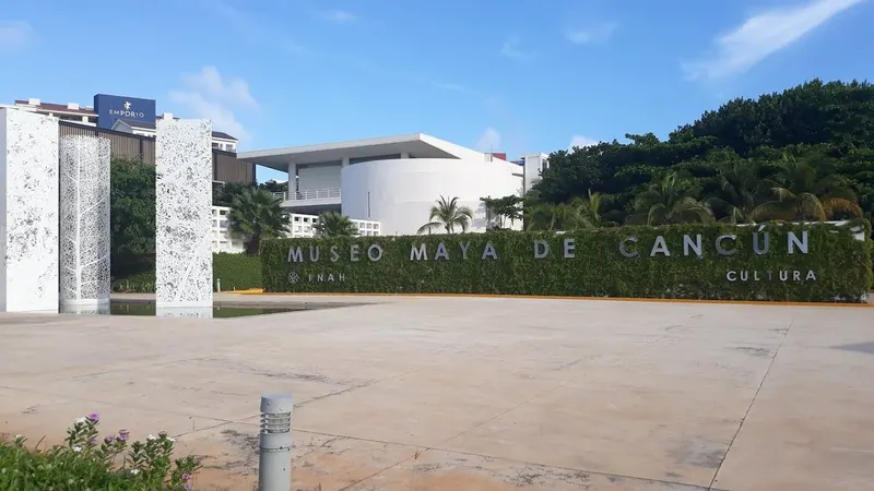 Museo Maya de Cancun and San Miguelito in Cancun