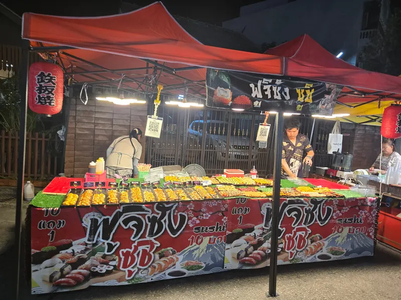 Wua Lai Walking Street Saturday Market in Hai Ya, Chiang Mai