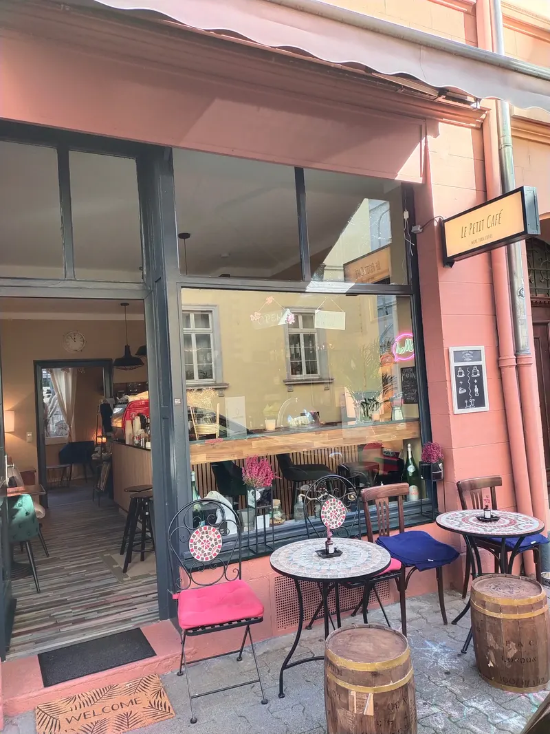 Le Petit Café