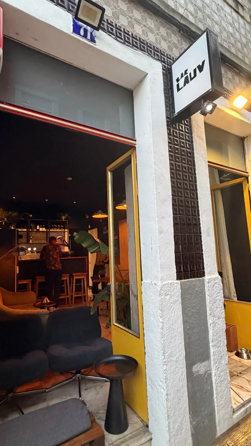 Bar LAUV in Graca, Lisbon