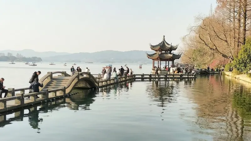 Bai Causeway and Su Causeway in Hangzhou