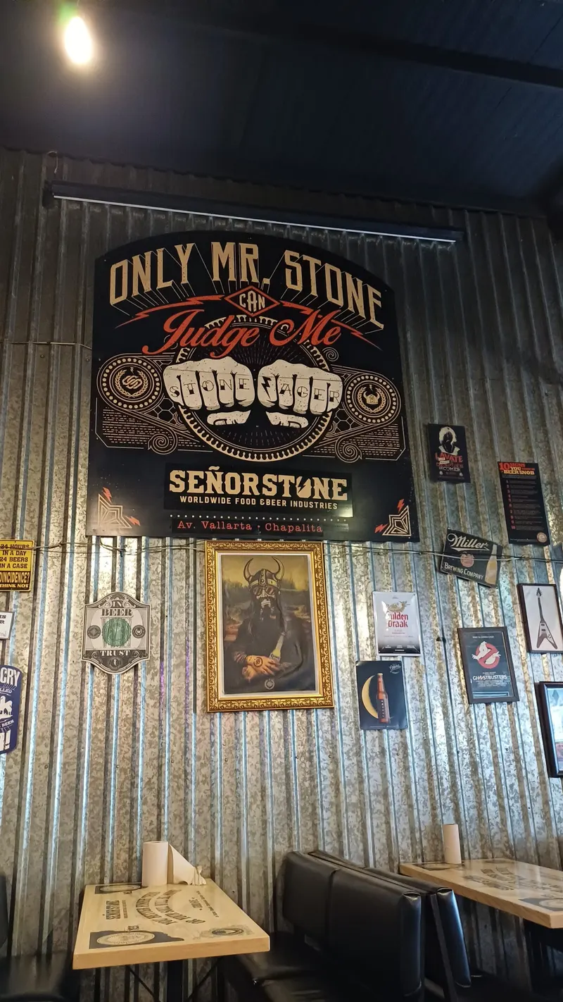 Señor Stone Av Vallarta