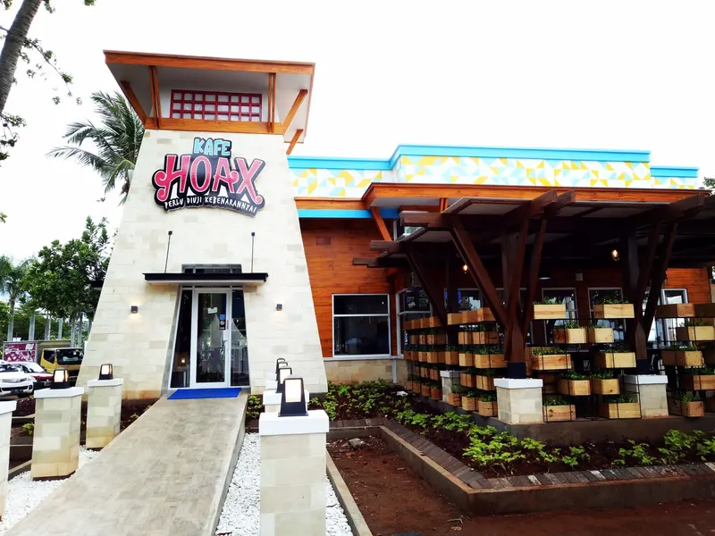Kafe Hoax. in Pademangan, Jakarta