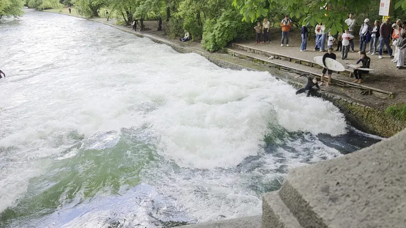 Englischer Garten and Eisbach wave in Munich