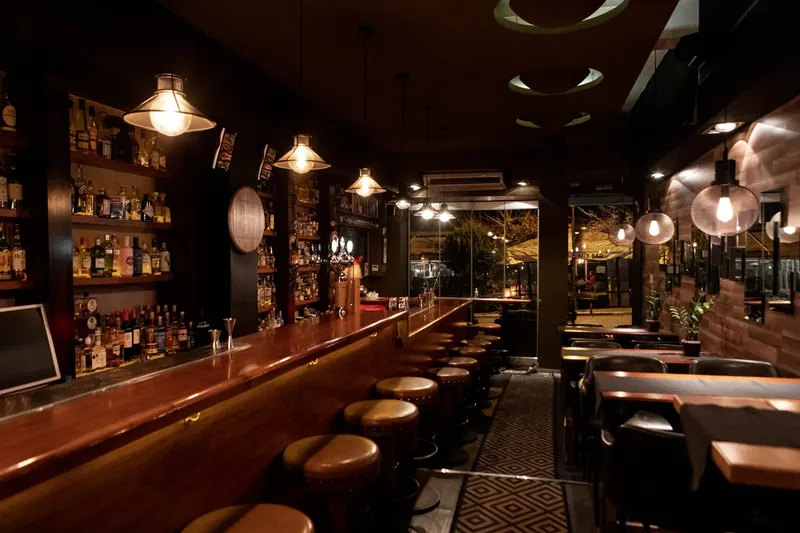 Le Coq tail mix bar