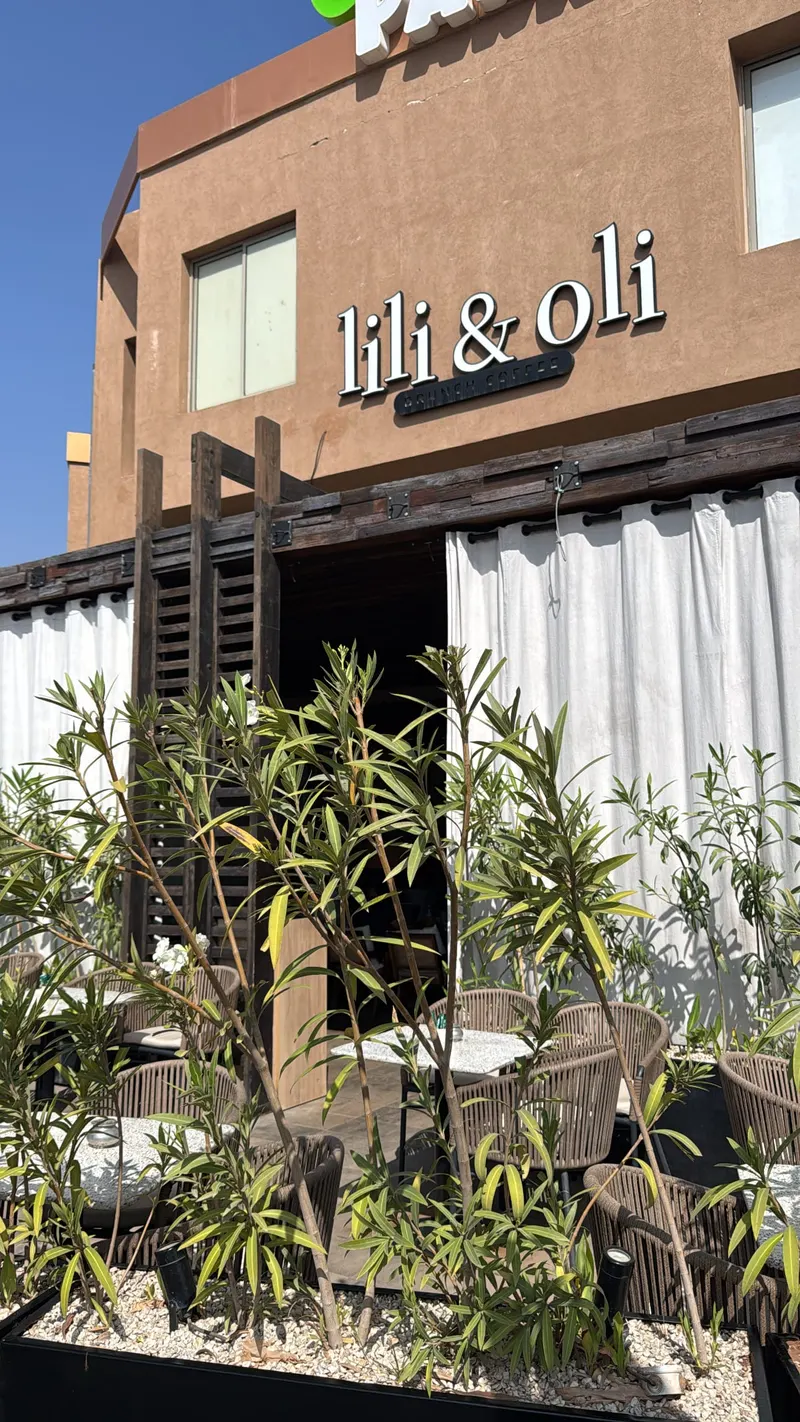 Lili & Oli in Menara, Marrakesh