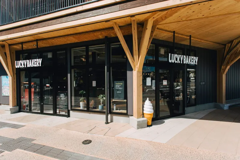 LUCKY BAKERY