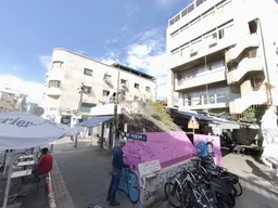Nachalat Binyamin and Levinsky Market