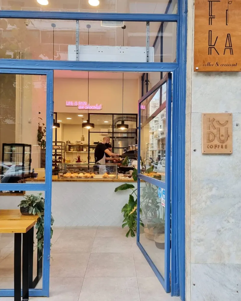 Fika coffee & croissant