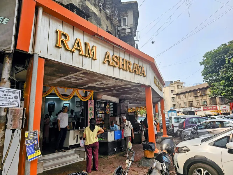 Ram Ashraya in Mātunga, Mumbai