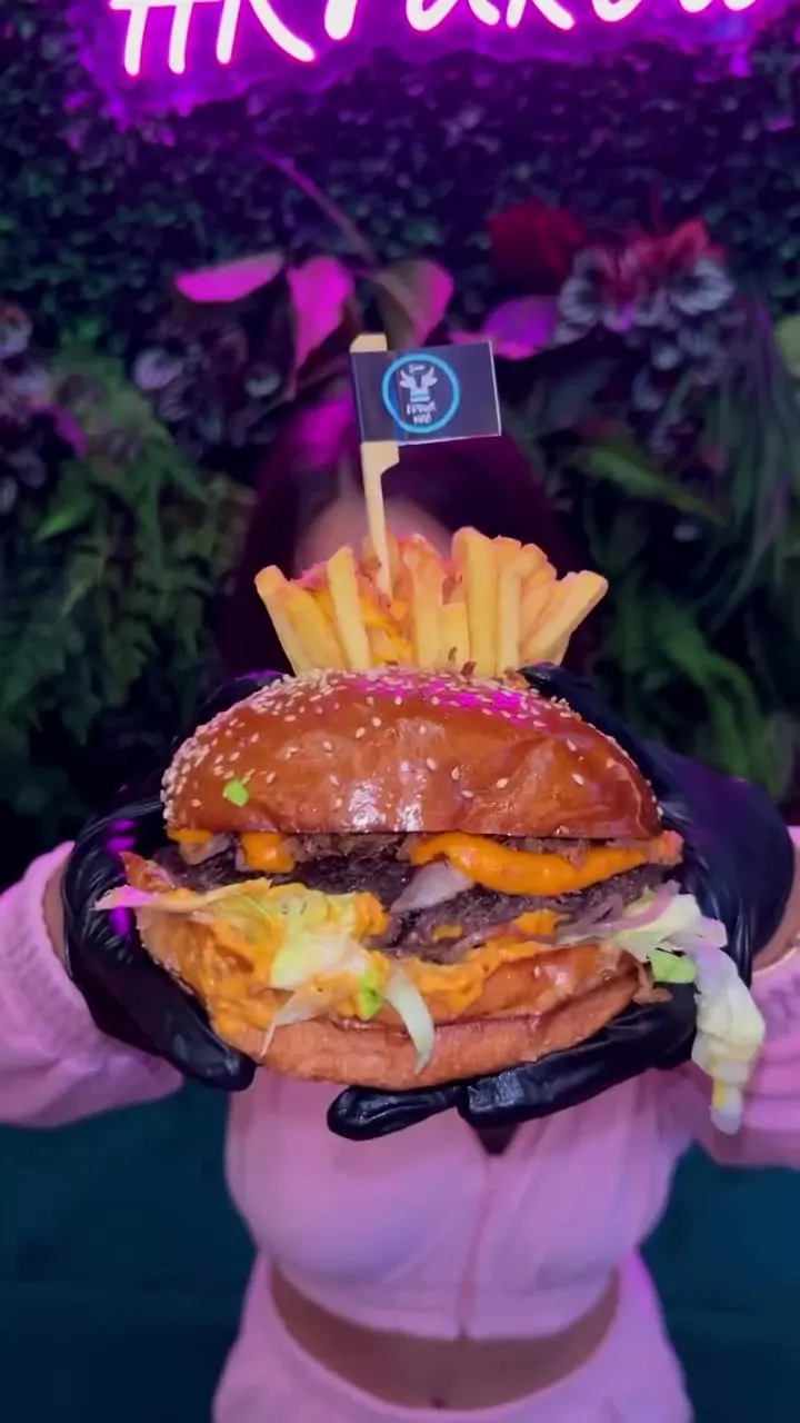 Krowa Mać Burger's Kraków in Zabłocie, Krakow