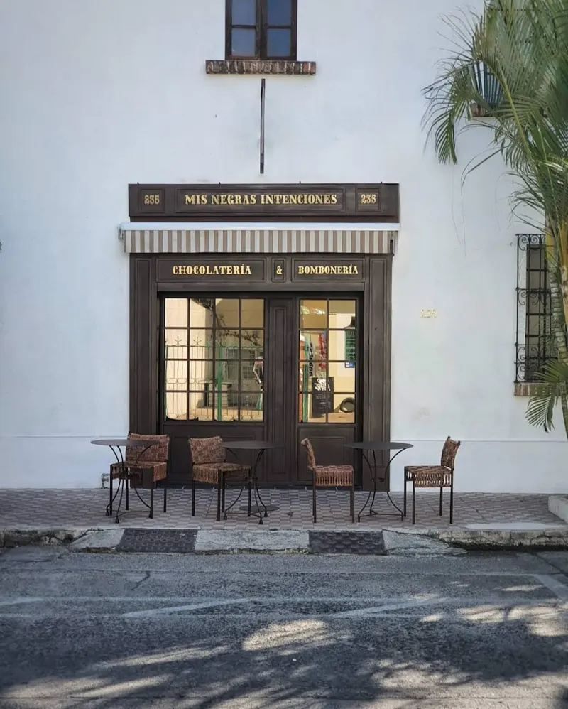 Mis Negras Intenciones in Americana, Guadalajara