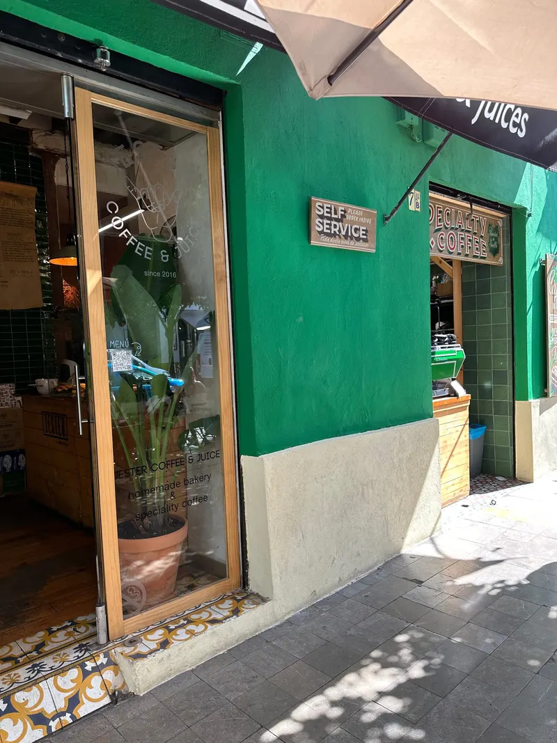 Jester Specialty Coffee & Juice in San Bartolomé, Seville