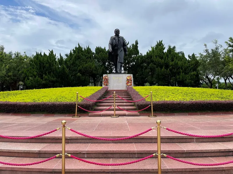 Lianhuashan Park and Deng Xiaoping statue in Shenzhen