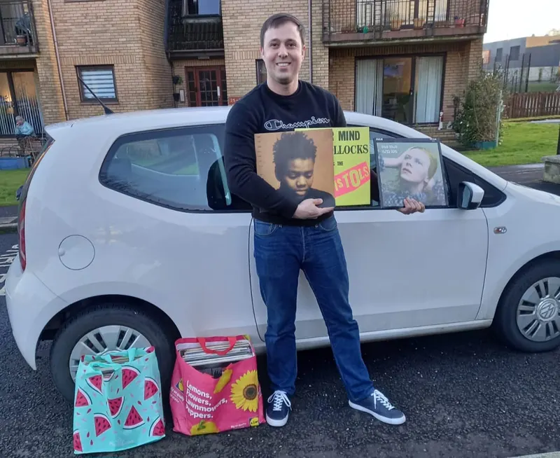 Sell My Records Glasgow: We collect from you! mobile Record Buyer. in Strathclyde Country Park, Glasgow