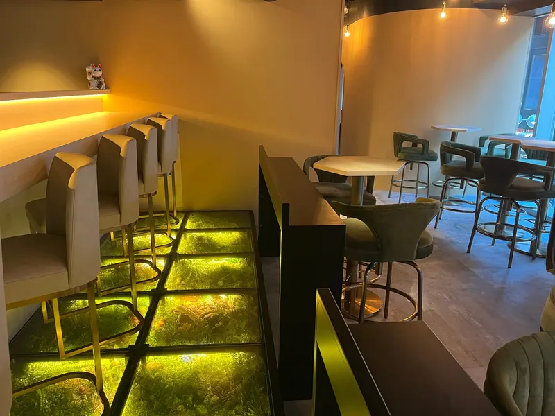 LOST BAR