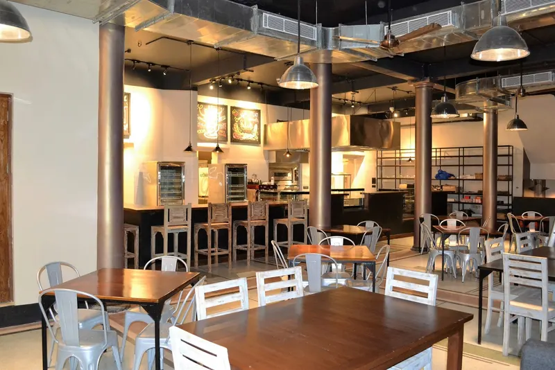 Cremeux Cake & Pizza Cafe - Panjim