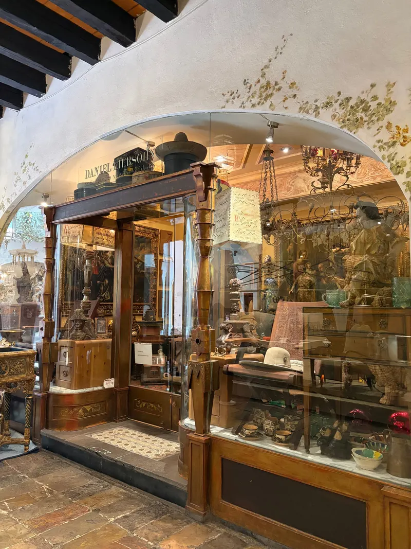 Antiques Center Plaza del Angel