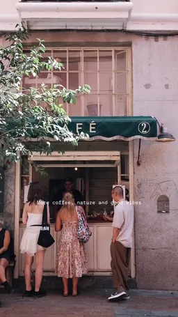Pan y Pepinillos Café