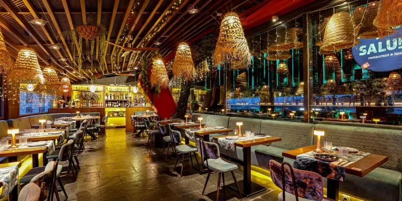 Saluka Restaurant & Lounge in La Nova Esquerra de l'Eixample, Barcelona