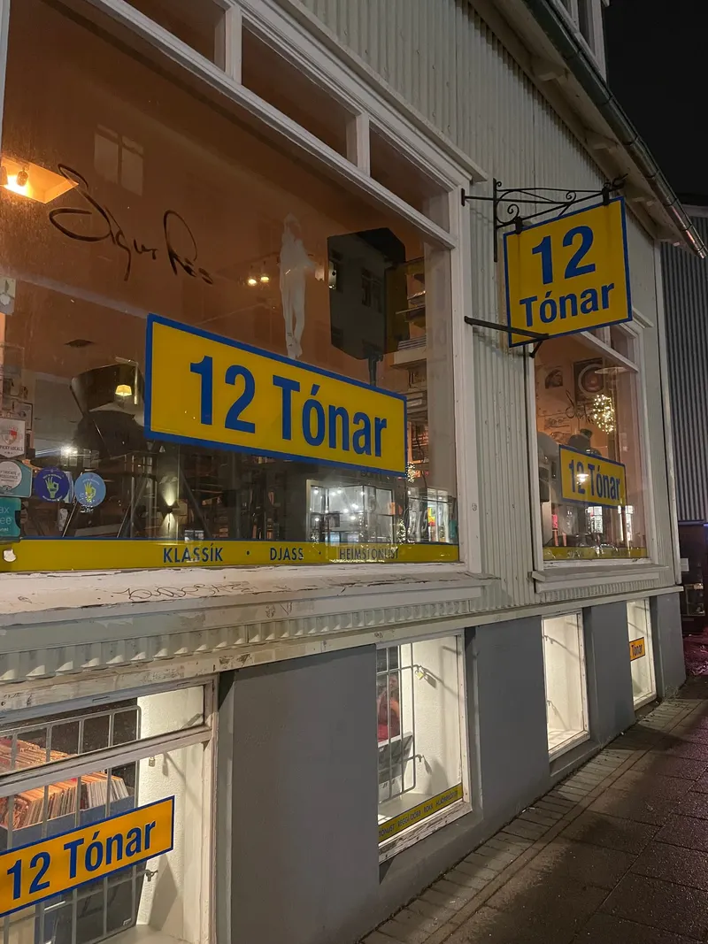 12 Tónar