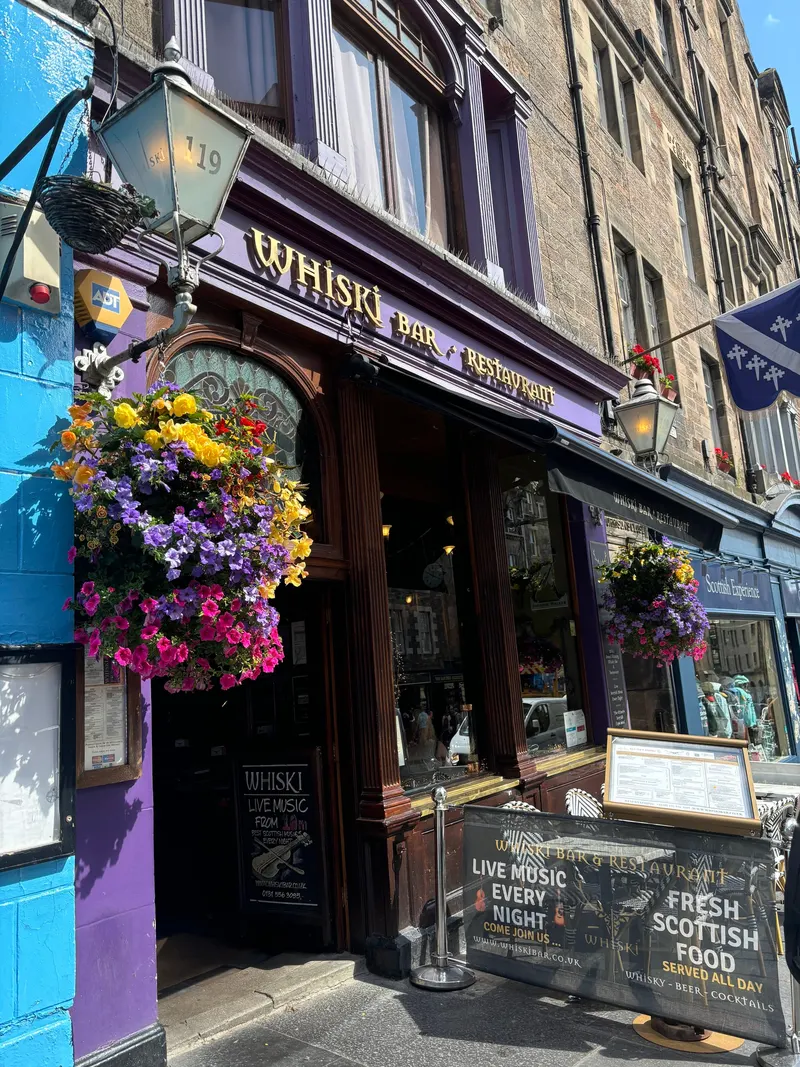 Whiski Bar & Restaurant