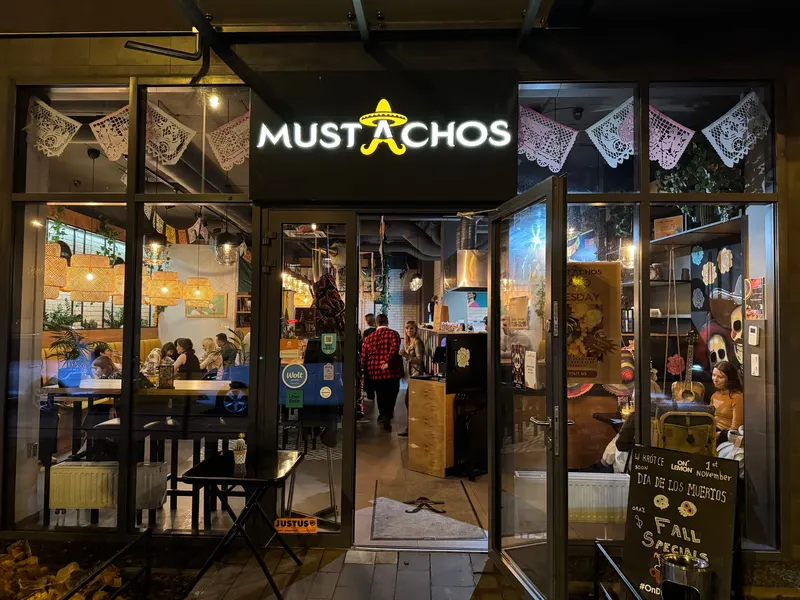 Mustachos