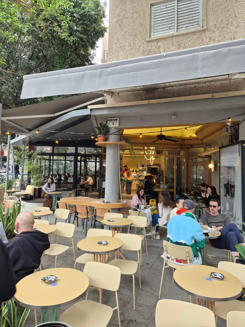 Eazy Cafe King George